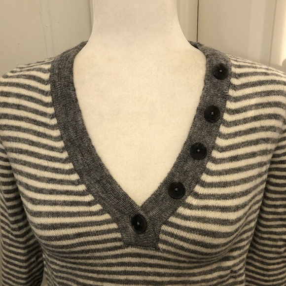 Anthropologie ladies sweater size xs - Picture 2 of 5